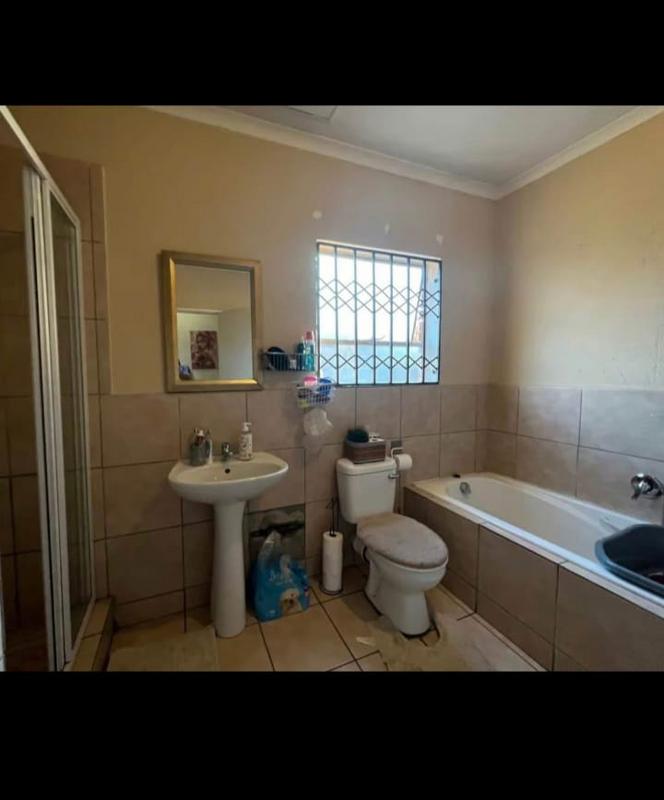 3 Bedroom Property for Sale in Bonanne Gauteng
