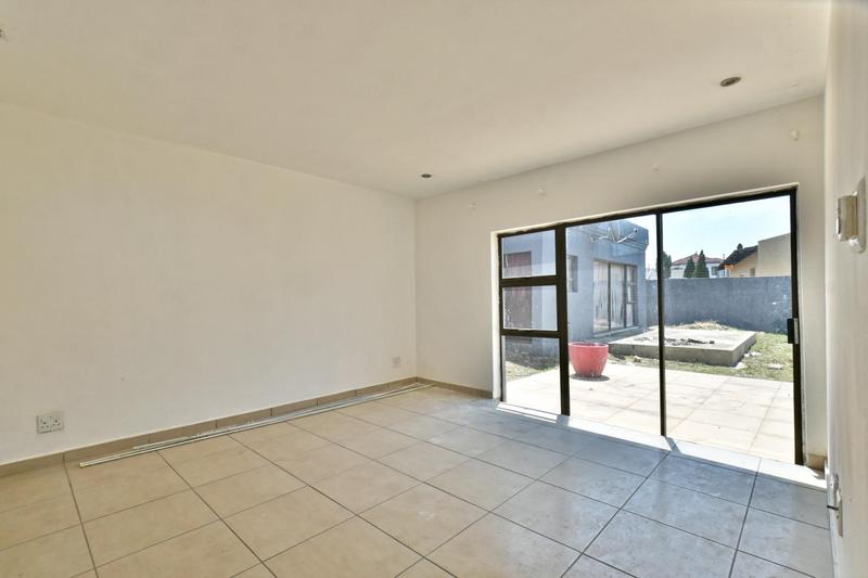 4 Bedroom Property for Sale in Liefde en Vrede Gauteng
