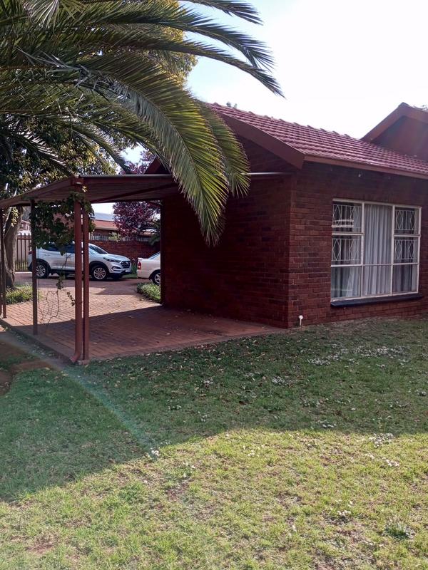 To Let 3 Bedroom Property for Rent in Petersfield Gauteng