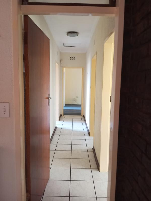 To Let 3 Bedroom Property for Rent in Petersfield Gauteng