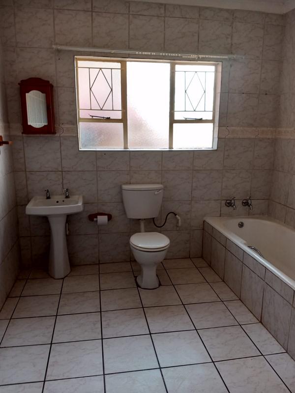To Let 3 Bedroom Property for Rent in Petersfield Gauteng