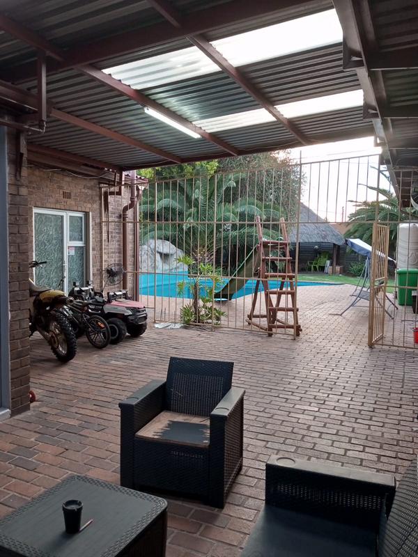 To Let 3 Bedroom Property for Rent in Petersfield Gauteng