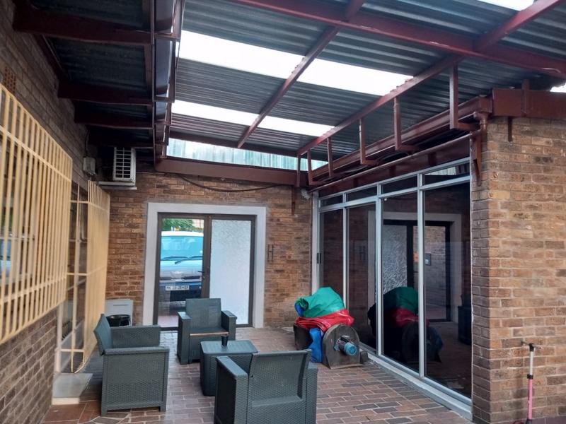 To Let 3 Bedroom Property for Rent in Petersfield Gauteng