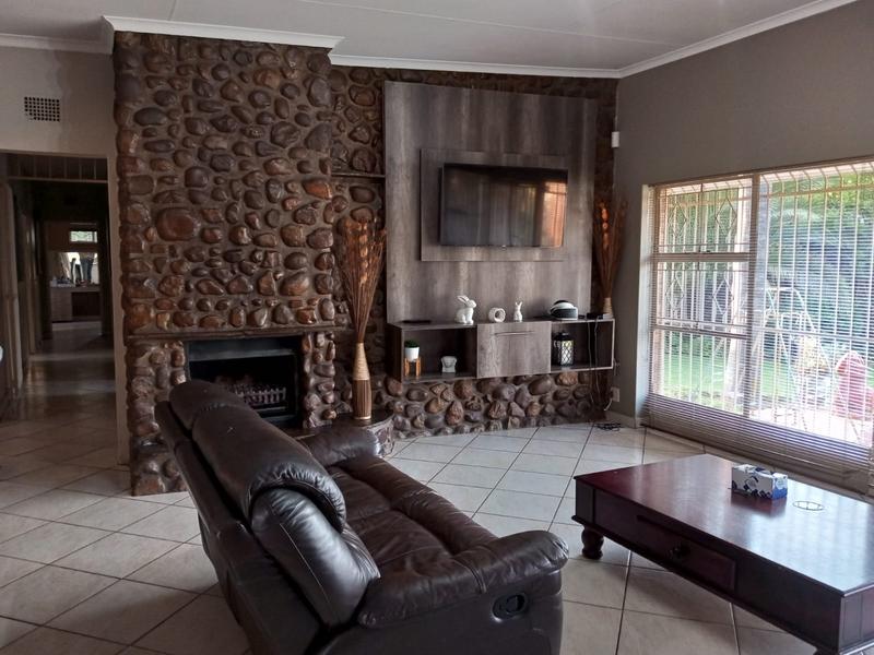 To Let 3 Bedroom Property for Rent in Petersfield Gauteng