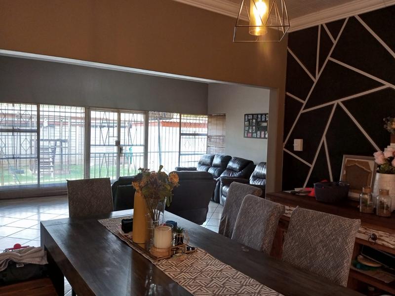 To Let 3 Bedroom Property for Rent in Petersfield Gauteng
