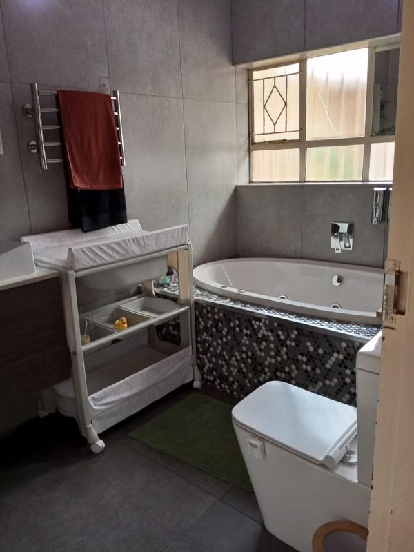 To Let 3 Bedroom Property for Rent in Petersfield Gauteng