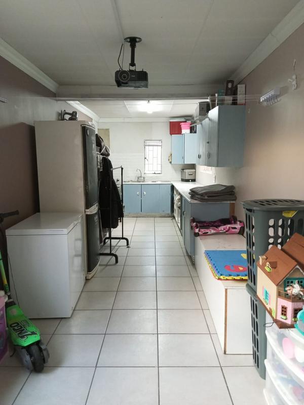 To Let 3 Bedroom Property for Rent in Petersfield Gauteng