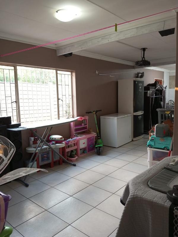 To Let 3 Bedroom Property for Rent in Petersfield Gauteng