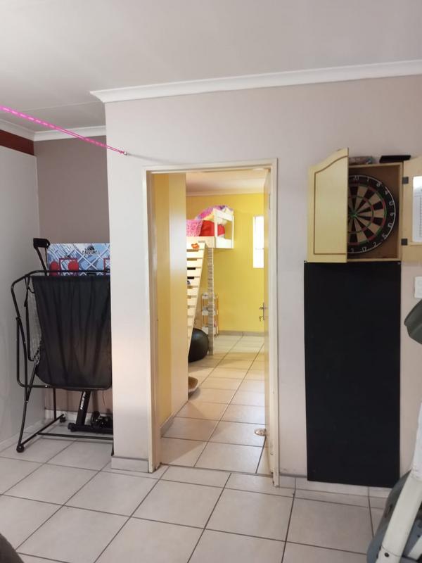 To Let 3 Bedroom Property for Rent in Petersfield Gauteng