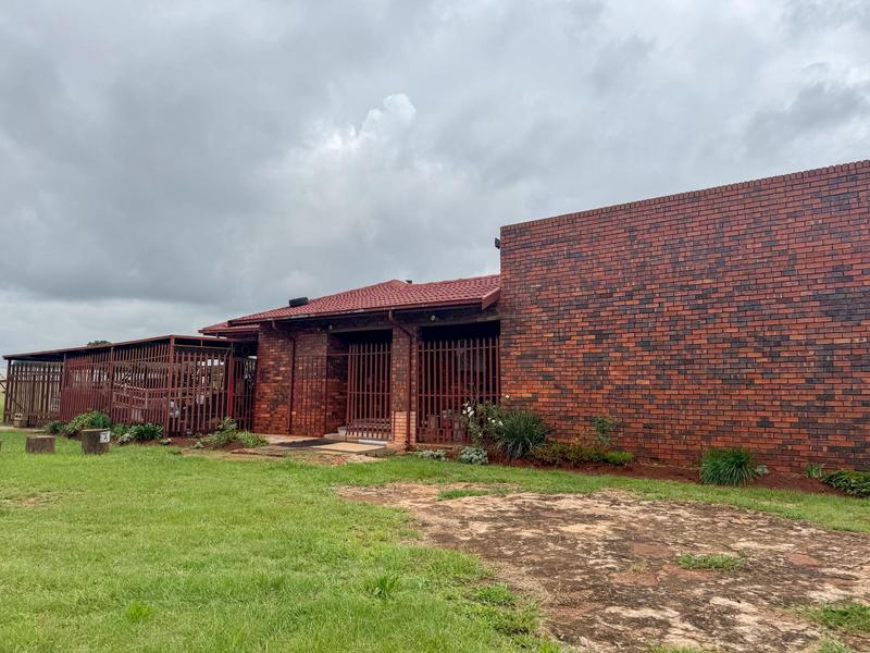 4 Bedroom Property for Sale in Zuurbekom Gauteng