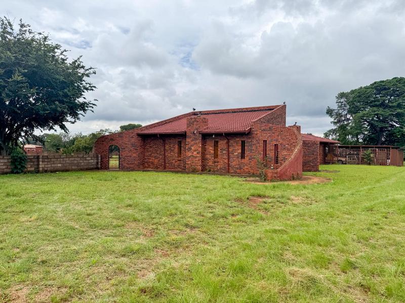 4 Bedroom Property for Sale in Zuurbekom Gauteng