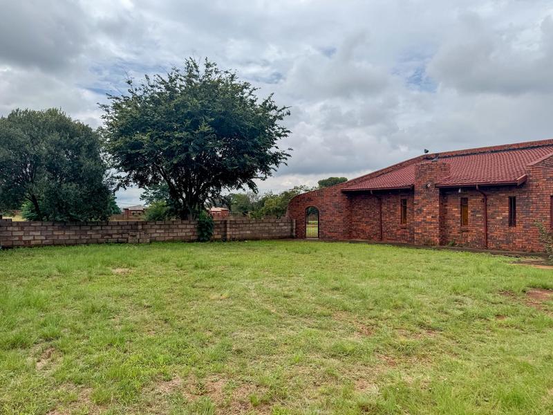 4 Bedroom Property for Sale in Zuurbekom Gauteng