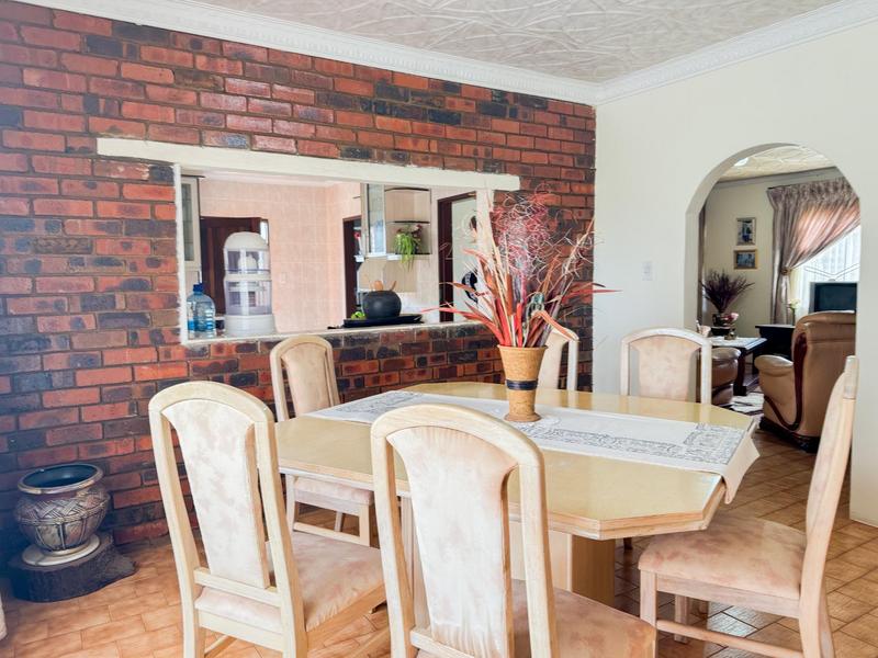4 Bedroom Property for Sale in Zuurbekom Gauteng