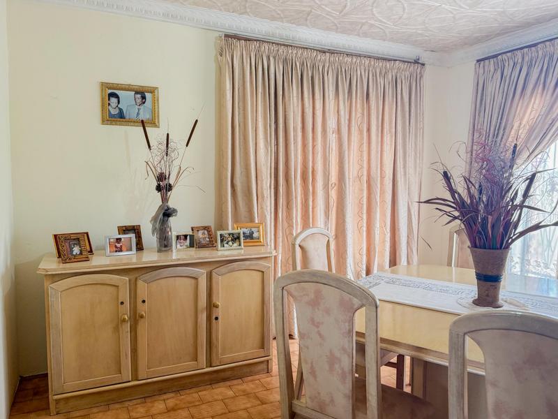 4 Bedroom Property for Sale in Zuurbekom Gauteng