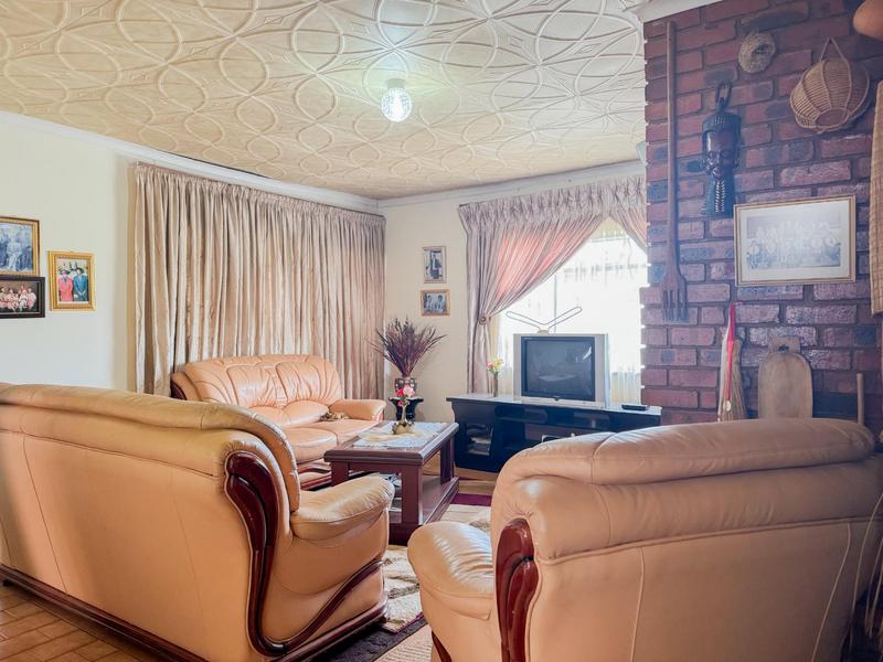4 Bedroom Property for Sale in Zuurbekom Gauteng