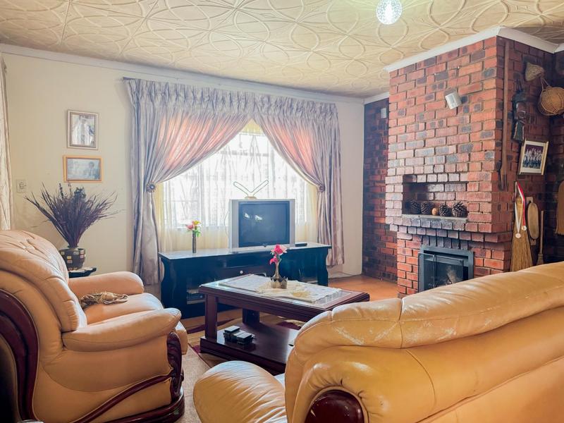 4 Bedroom Property for Sale in Zuurbekom Gauteng