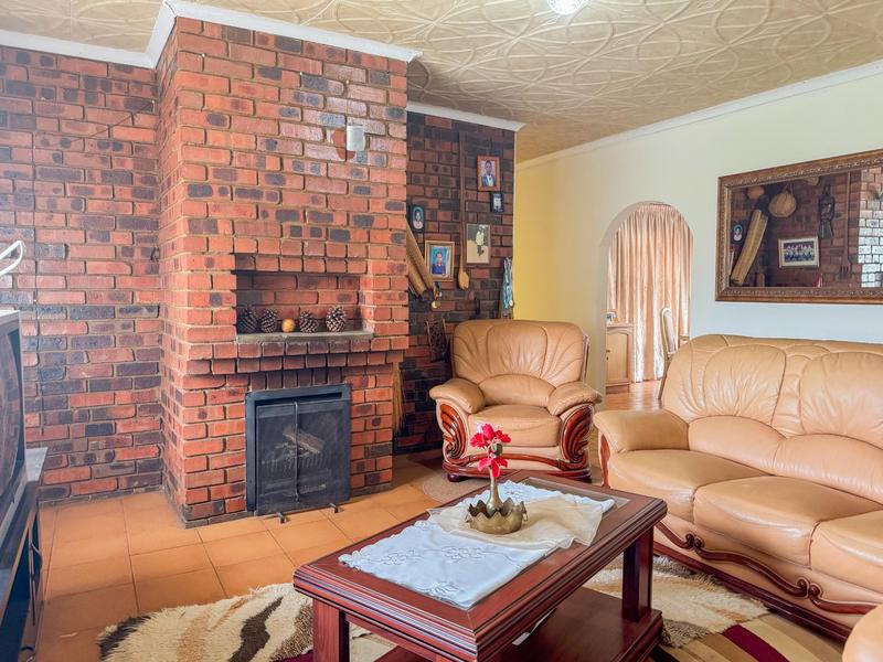 4 Bedroom Property for Sale in Zuurbekom Gauteng