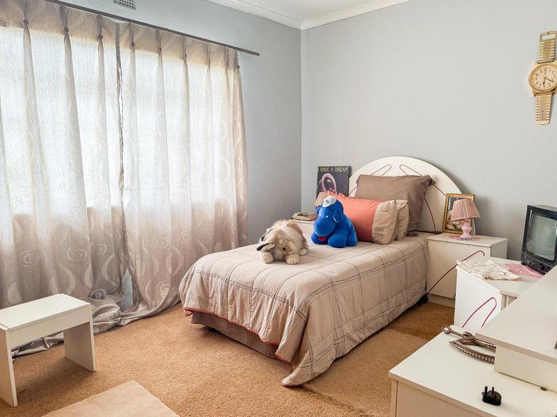 4 Bedroom Property for Sale in Zuurbekom Gauteng