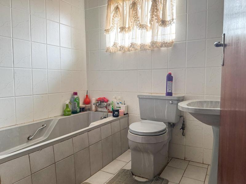 4 Bedroom Property for Sale in Zuurbekom Gauteng