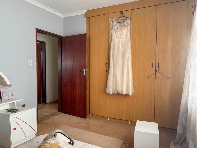 4 Bedroom Property for Sale in Zuurbekom Gauteng