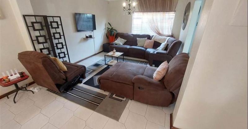 4 Bedroom Property for Sale in Bassonia Gauteng