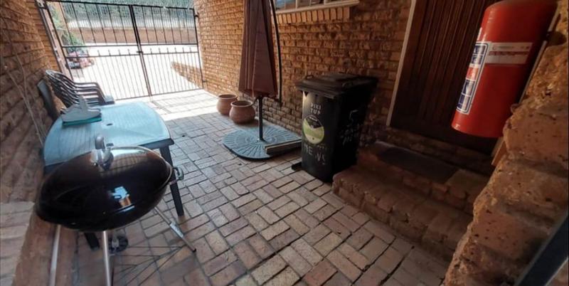 4 Bedroom Property for Sale in Bassonia Gauteng