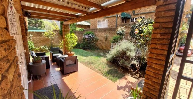 4 Bedroom Property for Sale in Bassonia Gauteng