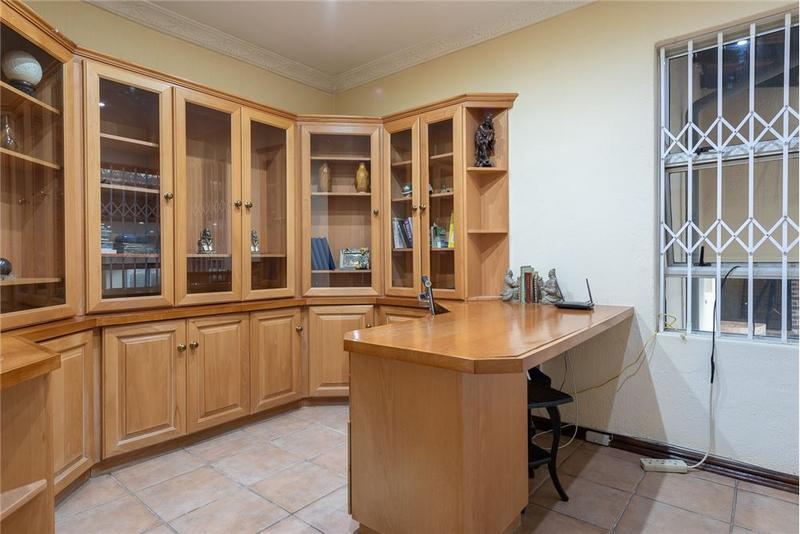 5 Bedroom Property for Sale in Bassonia Gauteng
