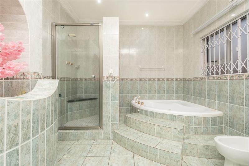 5 Bedroom Property for Sale in Bassonia Gauteng
