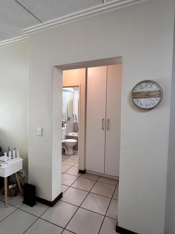 To Let 2 Bedroom Property for Rent in Beverley Gauteng