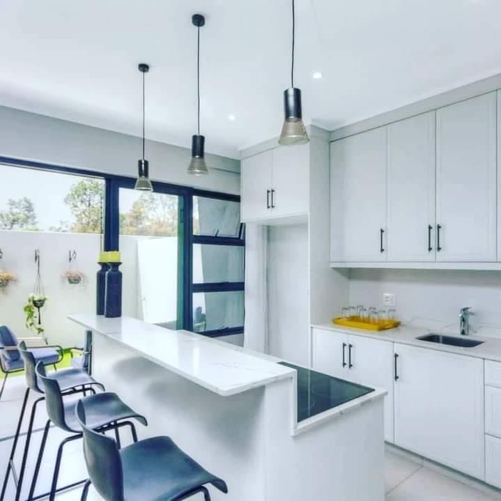 To Let 2 Bedroom Property for Rent in Atholl Gauteng
