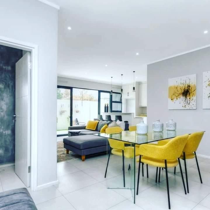 To Let 2 Bedroom Property for Rent in Atholl Gauteng