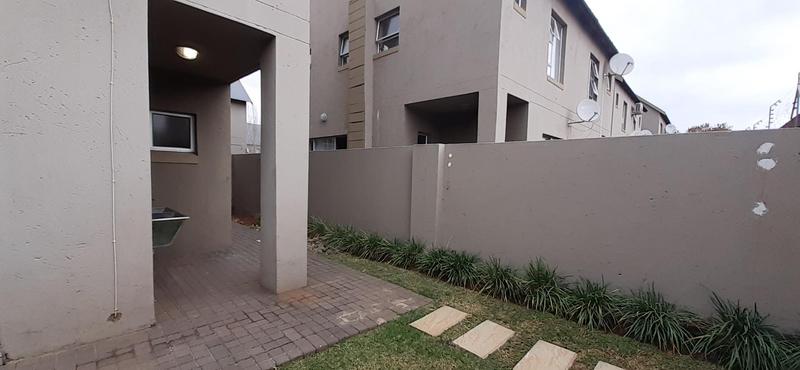 To Let 2 Bedroom Property for Rent in Eldo Lakes Estate Gauteng