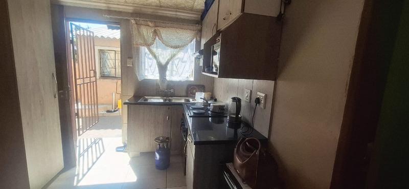 10 Bedroom Property for Sale in Teanong Gauteng