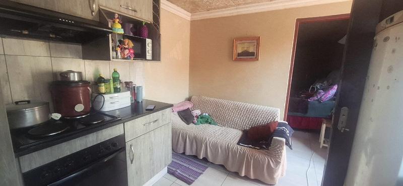 10 Bedroom Property for Sale in Teanong Gauteng
