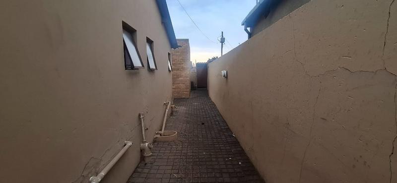 10 Bedroom Property for Sale in Tembisa Gauteng