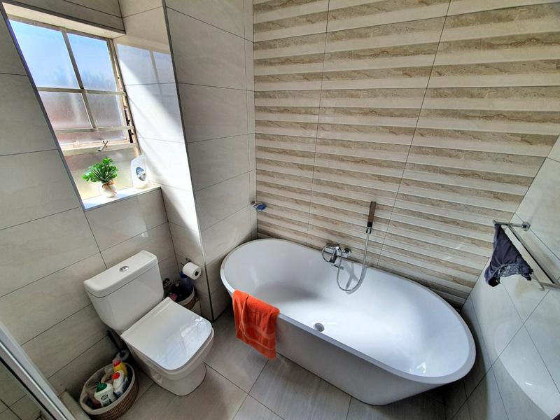 2 Bedroom Property for Sale in Annlin-wes Gauteng
