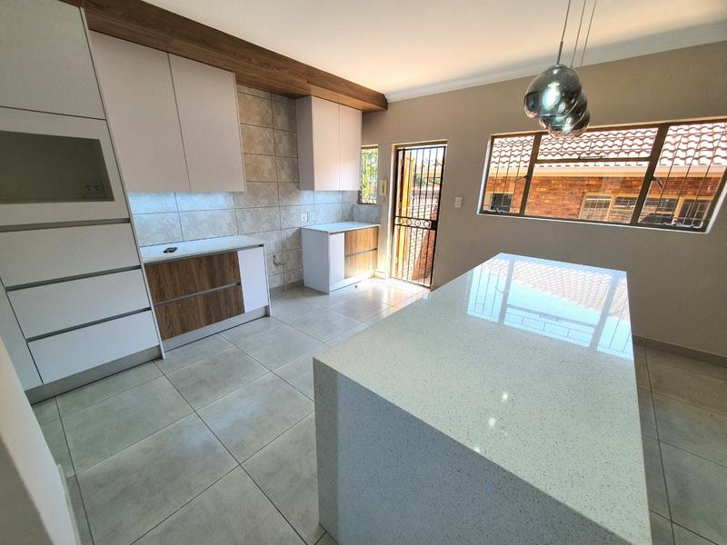 6 Bedroom Property for Sale in Wonderboom Gauteng