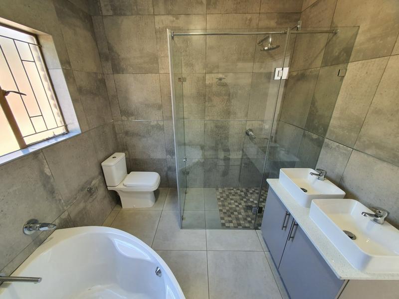 6 Bedroom Property for Sale in Wonderboom Gauteng