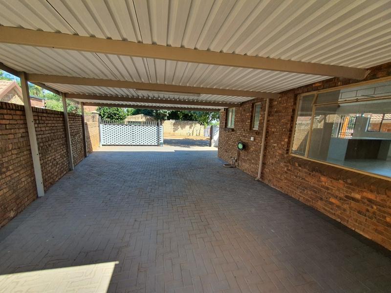 6 Bedroom Property for Sale in Wonderboom Gauteng