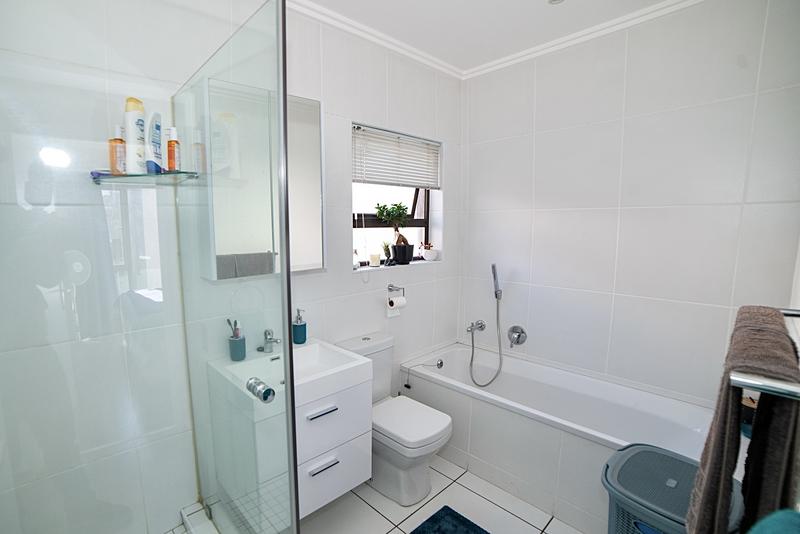 To Let 1 Bedroom Property for Rent in Lonehill Gauteng