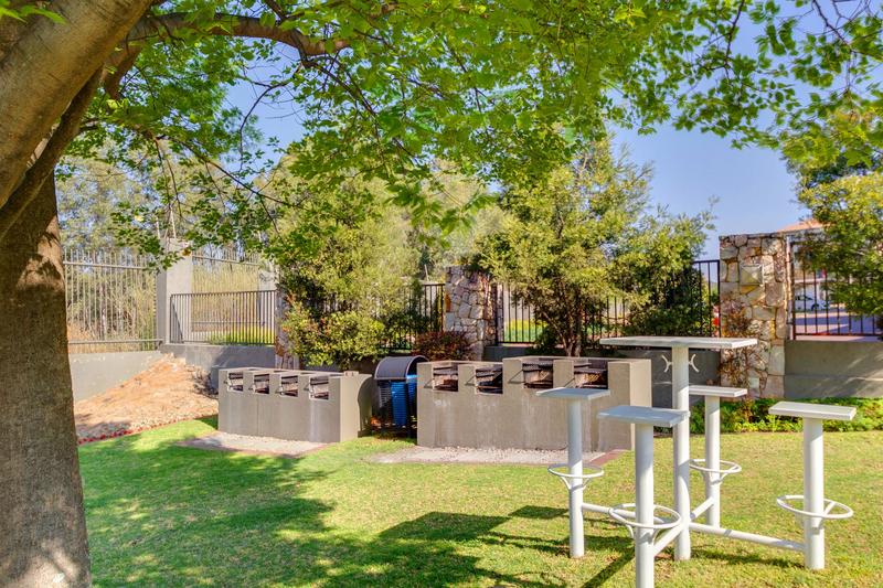 To Let 1 Bedroom Property for Rent in Lonehill Gauteng
