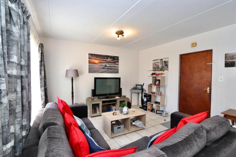 To Let 2 Bedroom Property for Rent in Lonehill Gauteng