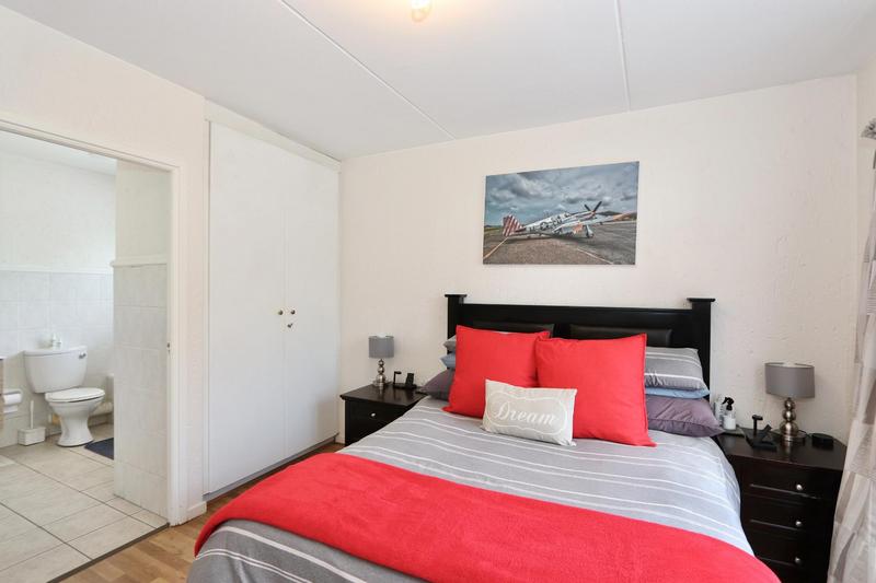 To Let 2 Bedroom Property for Rent in Lonehill Gauteng