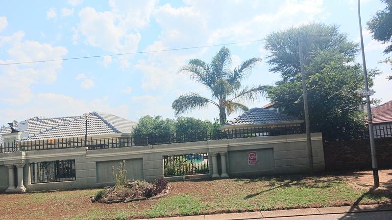4 Bedroom Property for Sale in Clayville Gauteng