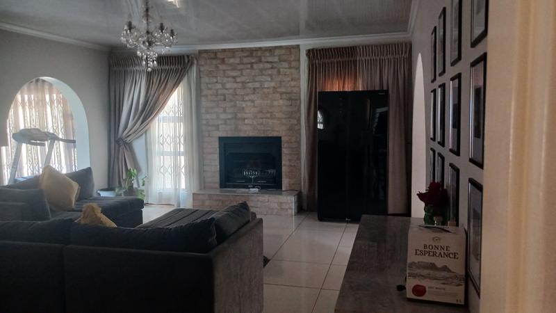 4 Bedroom Property for Sale in Clayville Gauteng