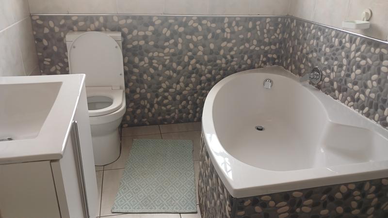 4 Bedroom Property for Sale in Clayville Gauteng