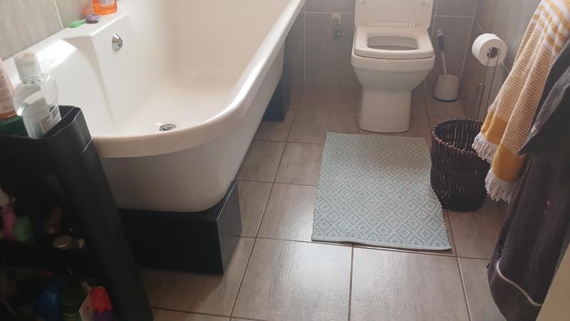 4 Bedroom Property for Sale in Clayville Gauteng