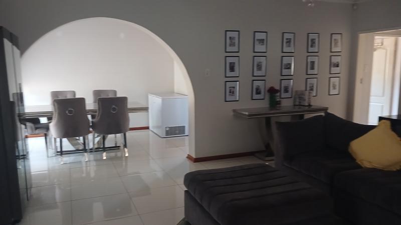 4 Bedroom Property for Sale in Clayville Gauteng
