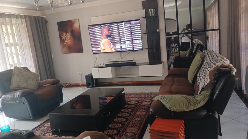 4 Bedroom Property for Sale in Clayville Gauteng